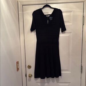 Gabby Skye Elegant Black Midi Dress